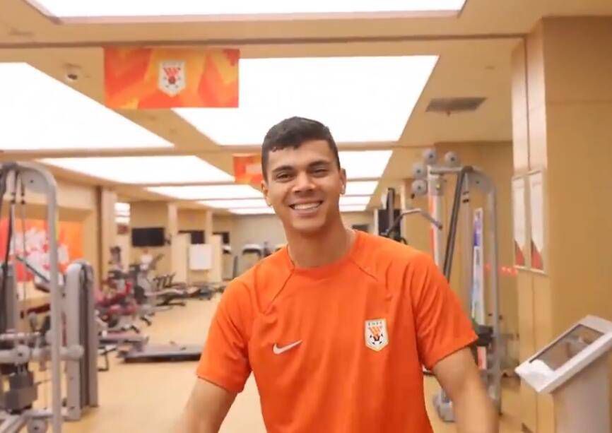 大手撕裂肚兜狠狠挺进h